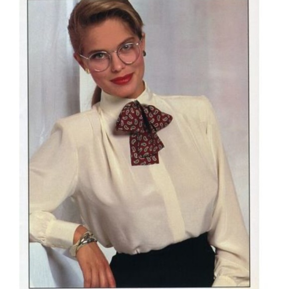 Batwing Tie Vintage Silk. No label. Fashion Rare Find.Unisex - Picture 5 of 7